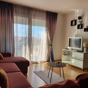 Apartman Cozy Two-bedroom, Zára