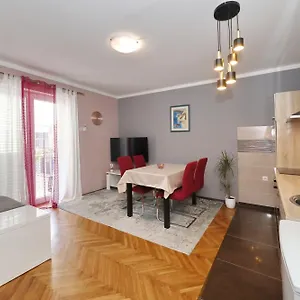  Apartment Marcela