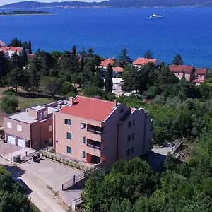 Apartman Ivan, Zára