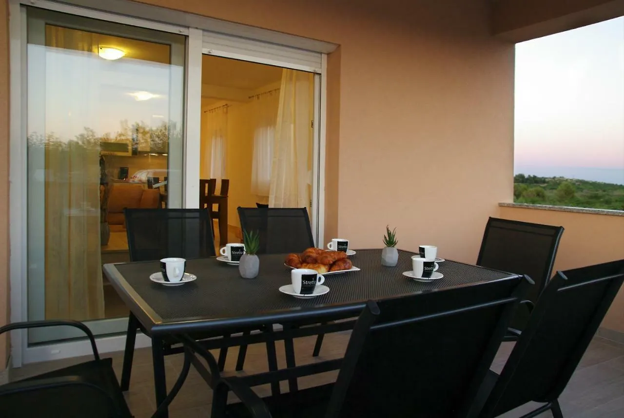 Holiday Home Luka Zadar 0*,