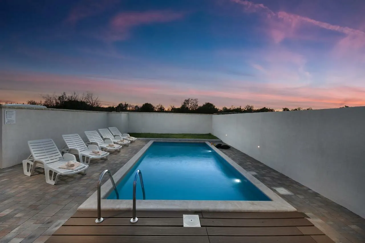Holiday Home Luka Zadar 0*,
